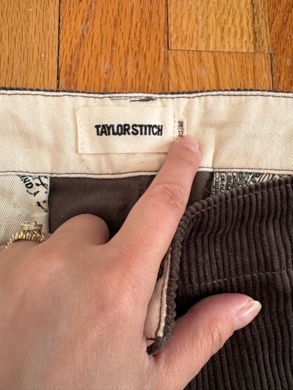 Taylor Stitch | Carnegie Pant Corduroy - Picture 3 of 5